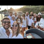 Ceyda Olguner Instagram - #hikayedekalmasın 🪐🧿 @poyraz.b.bozburun ve mürettebatı teşekkürler ☀️🪐 Canlar ne haftaydı 💃🧜‍♀️ #keyif #sanat #sohbet #eğlence #white gece 🤞 #photoby --> @ahmetmlhakay Bozburun