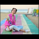 Ceyda Olguner Instagram - #Sen gittin gideli içimde öyle bir #sızı var ki Yalnız sen #anlarsın Sen şimdi uzakta cennette meleklerle bizi #düşler ağlarsın Bugün #bayram erken kalkın çocuklar Giyelim en #güzel giysileri Elimizde taze #kırçiçekleri üzmeyelim bugün annemizi Sen #yaz geceleri yıldızlar içinde Ara sıra bize göz kırparsın Sen soğuk günlerde kalbimi ısıtan en sıcak anısın Bu gün bayram çabuk olun çocuklar Annemiz bugün bizi bekler Bayramda hüzünlenir melekler Gönül alır bu güzel çiçekler (Barış Manço ) #photographer --> @aydancinar 🪐 Türkiye