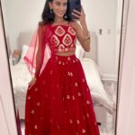 Chandni Parekh Instagram - ✨ Light over darkness, good over evil, knowledge over ignorance - Shine the light within 🕉️ Happy Diwali everyone 🪔 #diwali