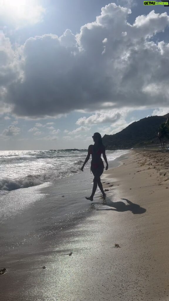 Chandni Parekh Instagram - 🏝️ Caribbean waters for the win 🩵 #stkittsandnevis St. Kitts and Nevis, Caribbean