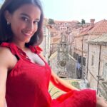 Chandni Parekh Instagram - 🇭🇷 My suitcase has yet to arrive, meantime I’m shopping and experimenting this new middle hair part when it’s not tossed in sea water. Things are still pretty glam over here. #croatia #dubrovnik #europeansummer Dubrovnik, Croatia