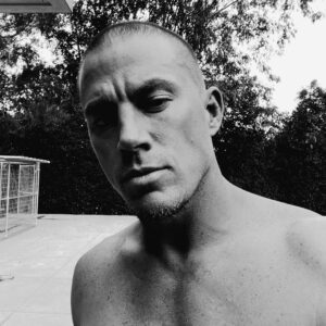 Channing Tatum Instagram - There is nothing and i mean nothing as good as finishing the hardest job of my life. And then shaving my head and letting the character go. It’s a bit of a ritual. A freeing of myself. And being free is always my highest intention. And I’m about to be sooooo freee!!! Hahahaha i have so much love in my heart for everyone that was on this journey with me. @dogthefilm and so much love for the people out there in the world that need love right now. Sending it up for all.....right..... now. #freeandjoyful