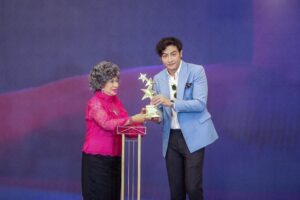 Chanon Ukkhachata Instagram - ขอบคุณรางวัลนักแสดงสมทบชายยอดเยี่ยม ละครแพศยา มากครับ😎

ขอบพระคุณแม่สุ @suchela1  ขอบคุณเพื่อนนักแสดงทุกคนและทีมงานทุกคนมากนะครับ  #รวมมิตรชิดดาวอวอร์ด2564 ❤️