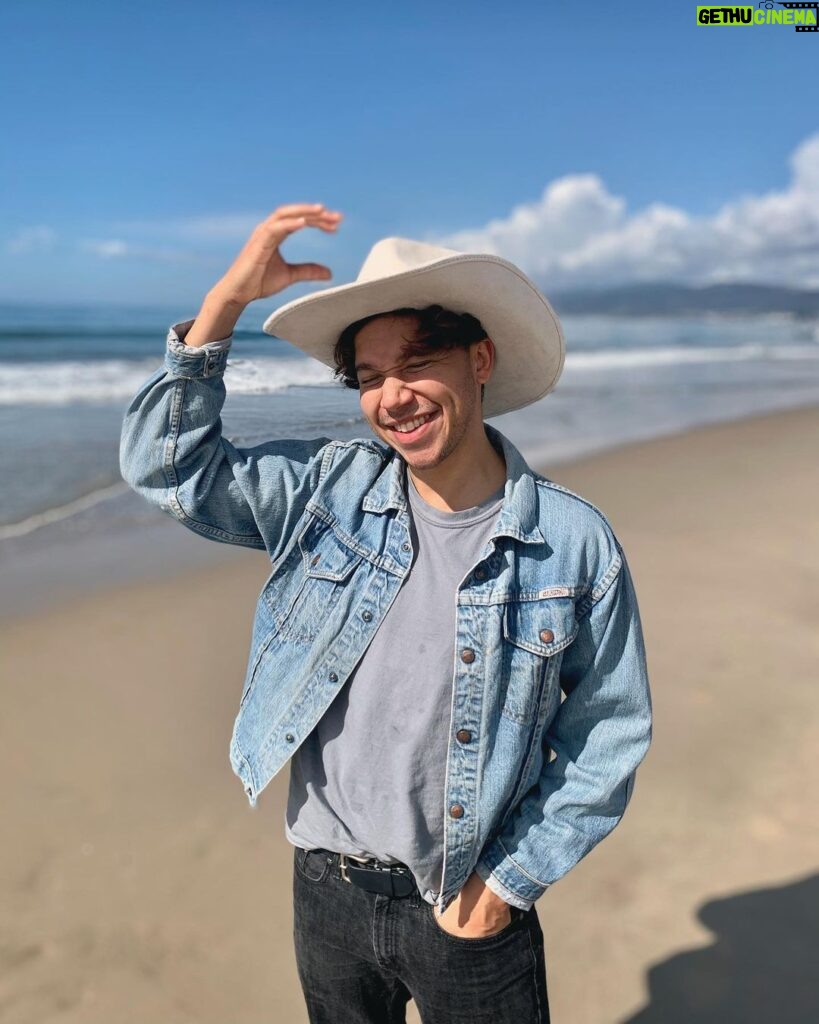 Chanse McCrary Instagram - @lilnasx I’m single and ready to mingle. Here are the pros and cons of dating me: Pros: Will cut your hair for free Knows the secret to the Krabby Patty formula Ready to have a margarita at any time Cons: Literally satan Fave song is “Watch the Stove” from the hamburger helper album Ready to have a margarita at any time Santa Monica, California