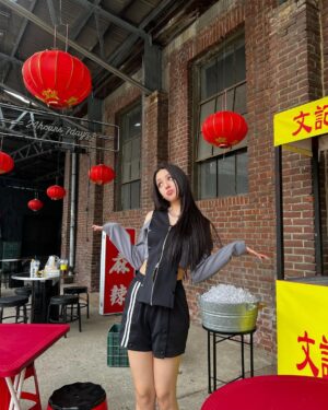 Chantal Videla Instagram - ✨Who’s Next✨Behind the Scenes✨

Had some fun taking pictures during our mv shoot! Here’s some~!🥰

How’s our album “GIRL’s ROUND Part. 2” so far? If you didn’t listen to our songs yet, you’re missing out!💁🏻‍♀️ go check it out now~!

Thank you so much Lapis for supporting! Been watching your dance challenges and y’all are slayin’ it! Love you peeps!🫶🏻