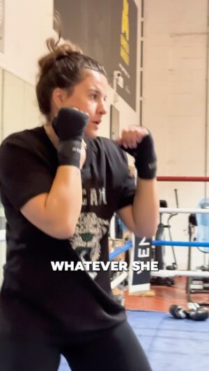 Chantelle Cameron Instagram - Countdown ⏳ 🥊 

#andstill #champion #boxing