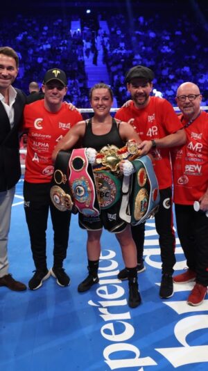 Chantelle Cameron Instagram - Executed everything we have been doing in the gym repetitively over the last couple of months 🥊 Boxing= hit and don’t get hit 🧠 

@creativemedia05 @asamfiaz @jamiemoore777 @matchroomboxing