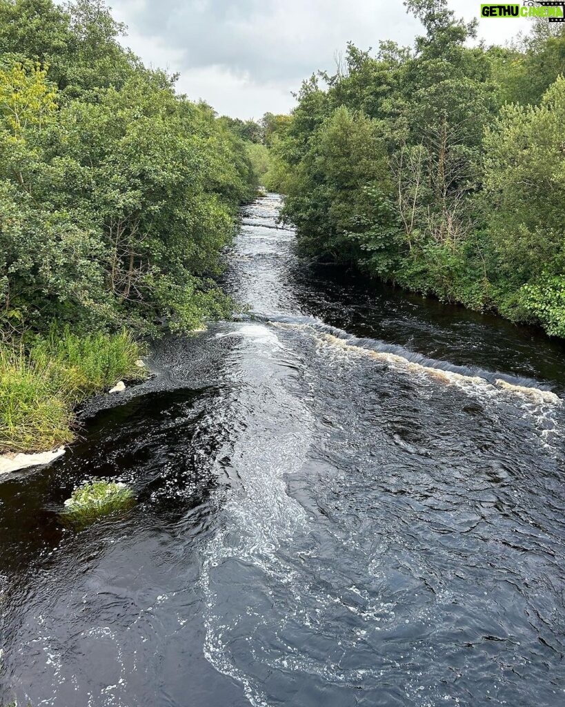 Chantelle Cameron Instagram - Live Laugh Love Bucketlist road trip around Ireland on the wild Atlantic way 🇮🇪 Any suggestions where to visit fire away Aran Islands