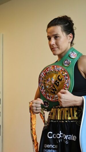 Chantelle Cameron Instagram - One of my favourite fights to date 🥊 
Fighting for the mandatory lightweight @wbcboxing before I moved up to 140 pounds to win a mandatory in this weight class  to fight for the world title 👑 Great night great memories with @jamiemoore777 & @nigeltraviscc . Plenty more nights since and to come