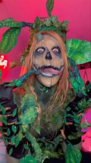 Charity Kase Instagram - Happy Halloween 👻

🎃 thanks to the gorgeous @directions_hair_colour for my new fluorescent orange pumpkin patch fantasy 👻

Used:
40 Vol lightening kit
Fluorescent Orange dye

Orange apron

Red tint brush

Black tint brush

#directionshair #directionshaircolour #dragmonster #ad