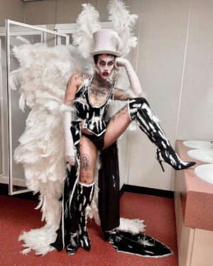 Charity Kase Instagram - Fallen angel showgirl in hell vibes for the season 3 tour 💀🖤

Corset by @briandecarvalho 
Wings by @tigerlilythemewear 
Gown embellished, hand painted and accessories made by  @bycharitykase 

#dragraceuk #dragmonster