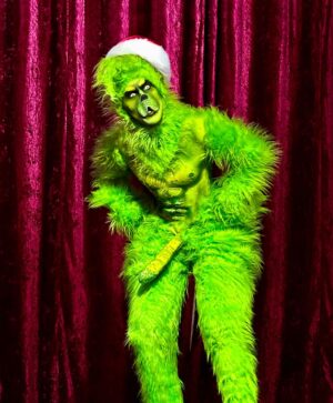 Charity Kase Instagram - How the grinch stole your man🎄 

#merrychristmas