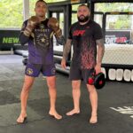Charles Oliveira Instagram - Manopla com o meu irmão @cicerocoutinho @roobet