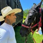 Charles Oliveira Instagram - Dia de boiadeiro na fazenda oliveira @stud.oliveira