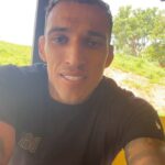Charles Oliveira Instagram - Sextou com Pré-Show do #UFC294 🔥🇧🇷 Vem assistir hoje (20) às 19h no @ufcfightpassbr 😉 #ufc294 #ufcbr #ufcfightpass