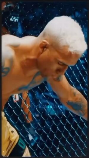 Charles Oliveira Instagram - Eu sou como Davi vim para derrotar gigantes 🙏👊🏼🙌

I am like David, a man who defeats giants 🙏👊🏻🙌