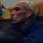 Charles Oliveira Instagram - Eu renasci das cinzas pronto pra vencer Nenhum lugar é alto pra quem quer voar Não há montanha que Deus não possa mover Acorda filha 🙏🙌🙏 @mcdanieloficiall @mc.paulindacapitaloficial Vancouver, B.C., Canada
