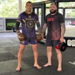 Charles Oliveira Instagram - Manopla com o meu irmão @cicerocoutinho @roobet