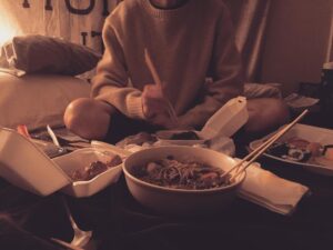 Charlie Heaton Instagram - 🍜yum!🍜