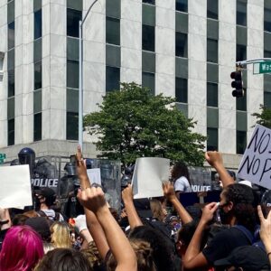 Charlie Heaton Instagram - Solidarity. We must stand together as allies. Please if you can, petition, donate, attend peaceful protests, stand up. Your presence matters. #blacklivesmatter #georgefloyd #nojusticenopeace. Link in bio