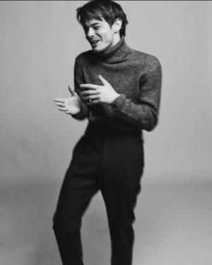 Charlie Heaton Instagram - VMAN ‘Dance you’re on camera’ @gucci sweater @stellamccartney pants @vman