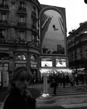 Charlie Heaton Instagram - La vie en gris
