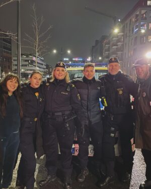 Charlotta Björck Instagram - ÄH! Bara en helt vanlig dag på jobbet.
👮‍♀️❤️
