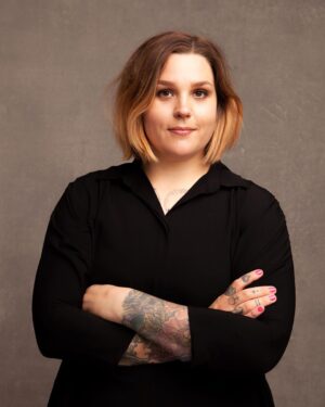 Charlotta Björck Instagram - NY ÅLDER (38)
betyder nya pressbilder.
(inkl. PLÅSTER PÅ LILLFINGRET!!!!)
Kan ej vänta på allt kul jag ska få göra, lära mig & jobba med som trettiåttaåring!
Tack för alla strålande fina & kärleksfulla gratulationer på min födelsedag igår. ÄLSKAR att fylla år! ❤️
Otrolig fotograf: Helena Pataki @poneli