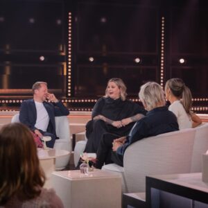 Charlotta Björck Instagram - Tack @biancatalkshow för inbjudan! Mäkta imponerad av det proffsiga och göttiga gäng som roddar och styr såväl bakom som framför kameran på denna show! Även imponerad av exakt varenda jävla enskild like @petersettman så flinkt hamrat in till mig här på instagram. Hur många? Ptja, se programmet så kanske du kan få se en bråkdel av dom fladdra förbi. 😌👌