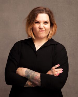 Charlotta Björck Instagram - NY ÅLDER (38)
betyder nya pressbilder.
(inkl. PLÅSTER PÅ LILLFINGRET!!!!)
Kan ej vänta på allt kul jag ska få göra, lära mig & jobba med som trettiåttaåring!
Tack för alla strålande fina & kärleksfulla gratulationer på min födelsedag igår. ÄLSKAR att fylla år! ❤️
Otrolig fotograf: Helena Pataki @poneli