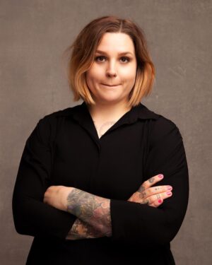 Charlotta Björck Instagram - NY ÅLDER (38)
betyder nya pressbilder.
(inkl. PLÅSTER PÅ LILLFINGRET!!!!)
Kan ej vänta på allt kul jag ska få göra, lära mig & jobba med som trettiåttaåring!
Tack för alla strålande fina & kärleksfulla gratulationer på min födelsedag igår. ÄLSKAR att fylla år! ❤️
Otrolig fotograf: Helena Pataki @poneli