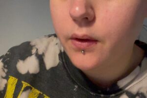 Charlotta Björck Instagram - 1. VADÅRÅ?! Vi gör en film bah, det är väl inget märkvärdigt med det!? Det är absolut en film för Netflix och jag är absolut med i den, och det är helt i sin ordning och precis som det ska. 🫠
2. Firar press-release med nudlar.
3. ”Strong & refreshing”
🥹🙏❤️