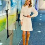 Charlotte Hawkins Instagram - Time to chill… join me on @classicfm from 7pm for two hours of musical bliss! My Young Classical Star is the amazing @alexdaviesmusic from the rock band @elliotminoruk.. but hear him in a whole new stripped back way with a track from his album Days of Summer! 🎹✨🎶 Outfit @hollandcooperclothing #classicfm #classicalmusic #classical #relaxing #relaxingmusic #sunday #sundaymusic #sundaysoundtrack #sundayevening #youngclassicalstar #gifted