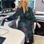 Charlotte Hawkins Instagram - Happy Sunday! Wrap up your weekend with me on @classicfm from 7pm - I’ve Vaughan Williams, Rachmaninov & so much more… & my Young Classical Stars this week are the fabulously unique @chromic_duo ✨🎶 Dress @thewhitmore at @loveandroses #classicfm #classicalmusic #relaxingmusic #sunday #aundaynight #sundaysoundtrack #youngclassicalstar #smoothclassics #smoothclassicsatseven