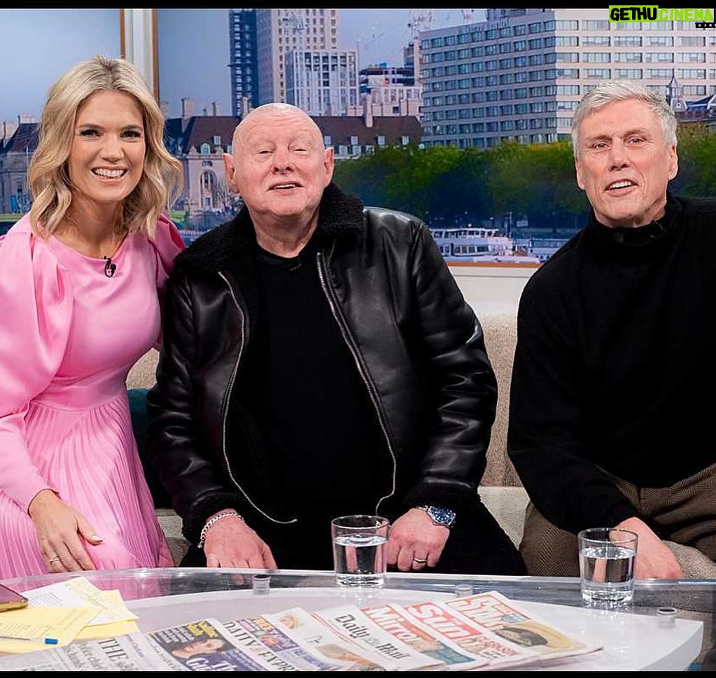 Charlotte Hawkins Instagram - Friday on @gmb & we had a Traitor in our midst... who could it be? 🤔 Not @benshephardofficial with his best blue steel, not @seanfletchertv (yes that’s Sean behind the hand 😂), not @lauratobinweather as suspected, but @paulgorton ahead of tonight’s final! Plus one of last year’s winners @merylwilliams on how it changed her life. Also we were singing along to @happymondaysofficial all morning with @shaunryderx & @bezmondays on the sofa! 📸 @kenmckayphoto #gmb #goodmorningbritain #traitors #happymondays #shaunryder #bez