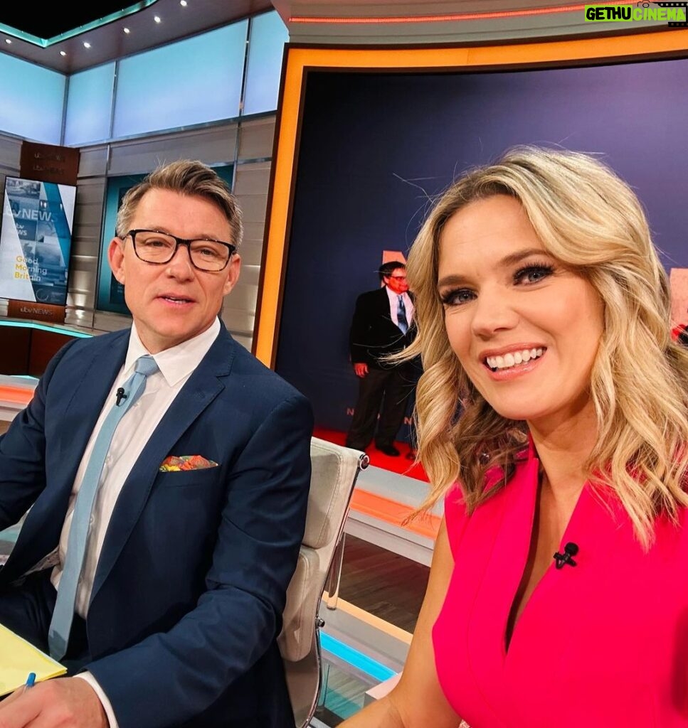 Charlotte Hawkins Instagram - Friday on @gmb & @officialsuecleaver was reliving her @imacelebrity experience ahead of the new series this weekend 🐛🐍🕷️, plus we were debating the idea of a chore app.. is it the way to make sure everyone in the household does their fair share or will it lead to strife…?! 🤔 Good job we’re both so neat & tidy the whole time (well @benshephardofficial is… 😂) Pic @kenmckayphoto 📸 #gmb #goodmorningbritain
