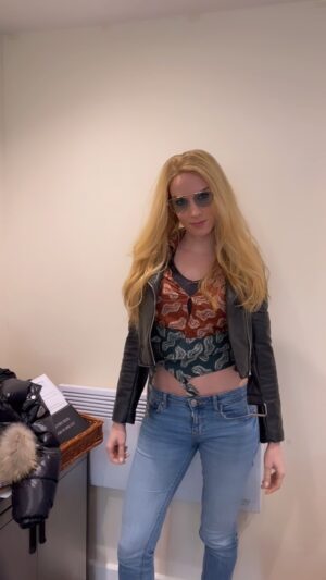 Charlotte Kirk Instagram - My quick costume change into my badass gangster character 🎥 
.
.
.
.
.
.
.
#filming #behindthescenes #movie #actress #actresslife #costume #costumedesign #success #love #followforfollowback #charlottekirk #ganstermovies #followers #motivation #wig #blonde #blondehair #lifeofanactress #filming #filmmaking #filmlover #actionmovies