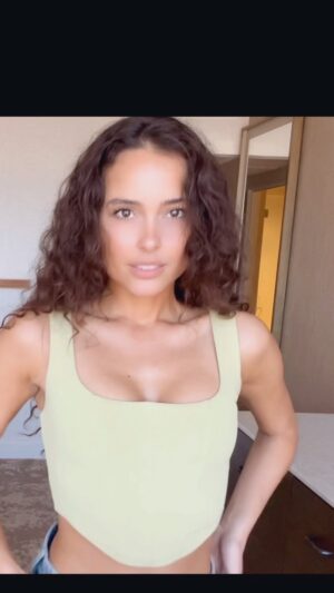 Chelsea Gilligan Instagram - 💚