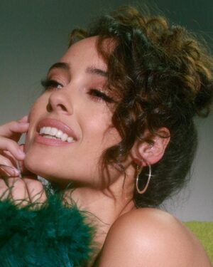 Chelsea Gilligan Instagram - Caught a Vibe💚