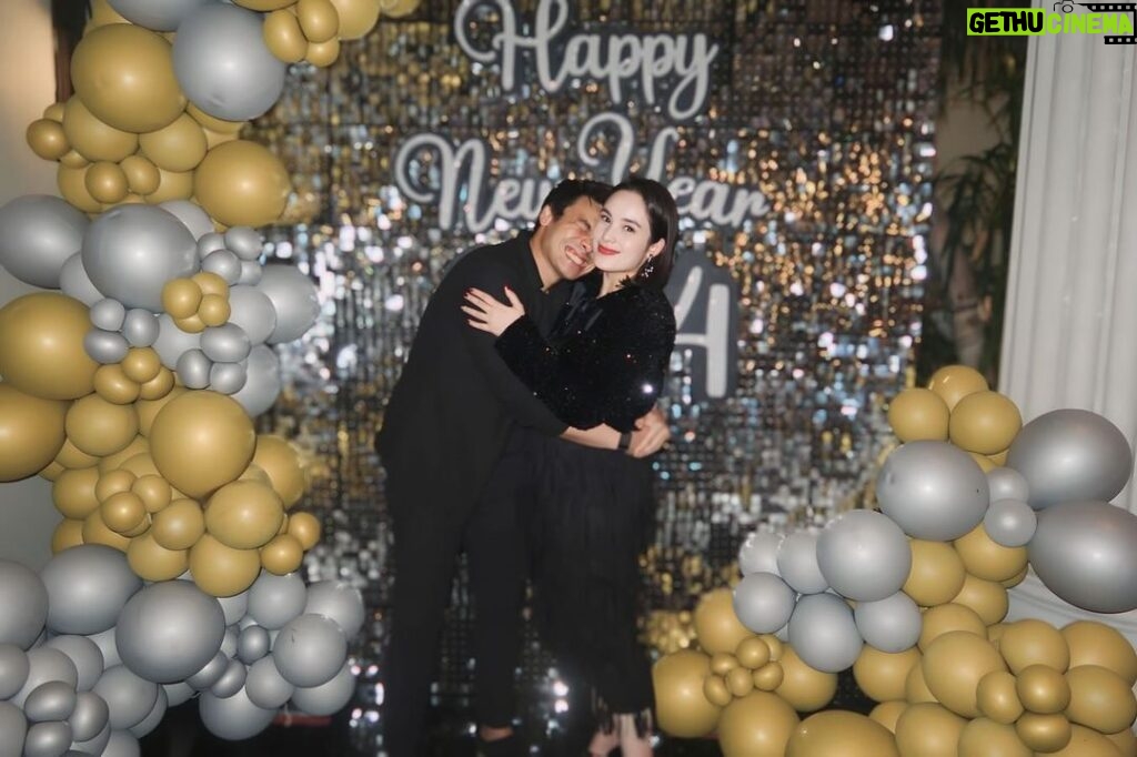 Chelsea Islan Instagram - Happy New Year 2024! 🪩🎉