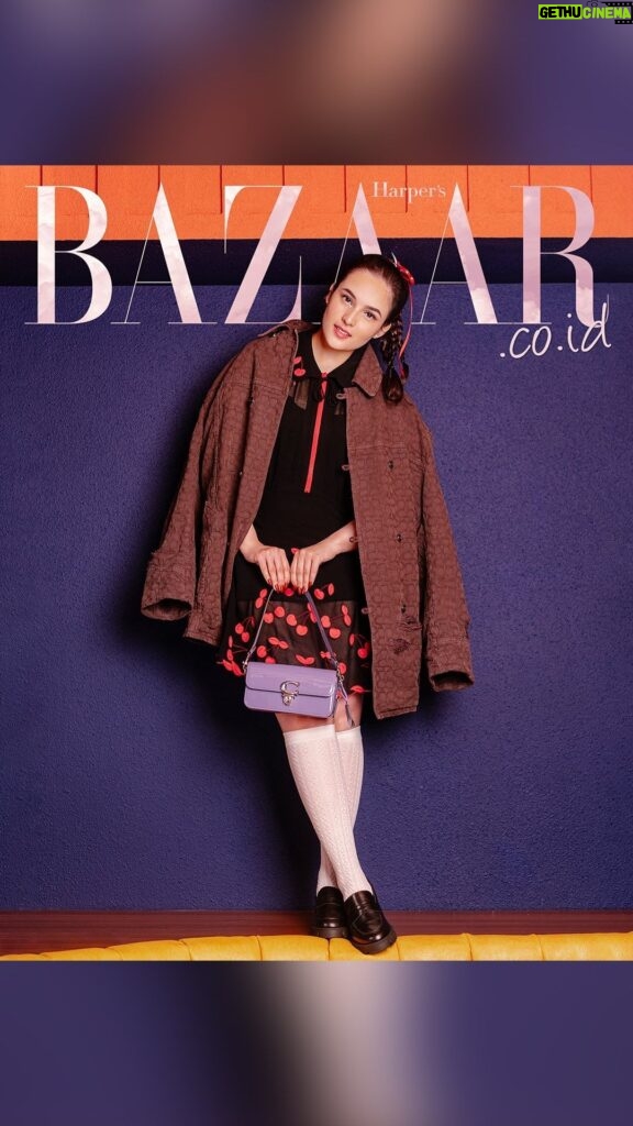 Chelsea Islan Instagram - Introducing our second digital cover of the year feat. @chelseaislan in @coach Spring 2023 collection! Simak tuturan lengkap tentang asa dan kebahagiaannya kala kini di www.harpersbazaar.co.id 💖. Portofolio: Fotografer: @ryantandya @npmphoto Videografer: @william.gautama Fashion Editor: @michelleothman Makeup: @ryanogilvy Hair: @ichanaahair Digital Editor: @jmhaslim Interview: @erlissaflo Asisten stylist: @bellaanps Asisten fotografer: @klaritadania & Tofik Hidayat Manicure: @linneabeautybar_id Layout & Motion Graphic: @________tap Lokasi: @sundaybowl #bazaarindonesia #chelseaislan #coach