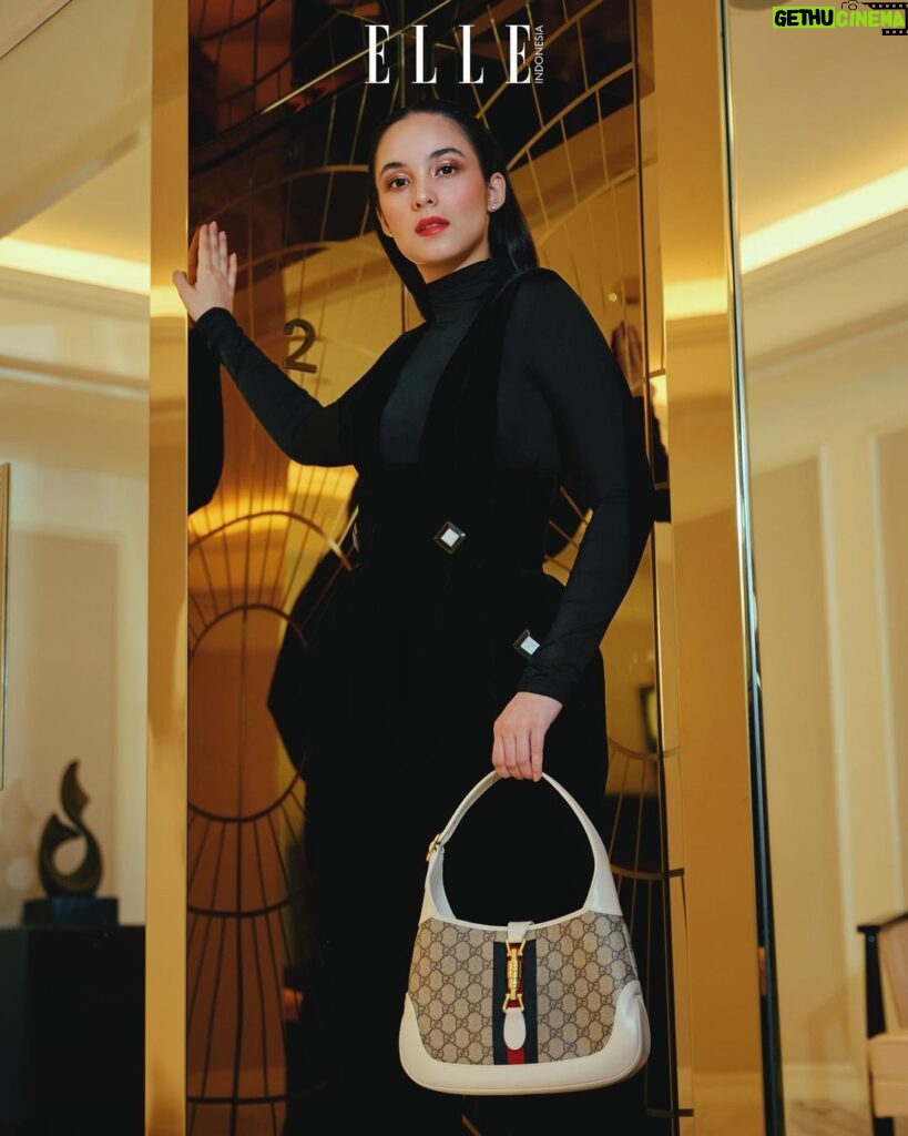 Chelsea Islan Instagram - Obsessed by @gucci’s handbag style that lasts forever. #GucciJackie1961 #Gucci 👜❤ Thank you @gucci and @elleindonesia ✨ The St. Regis Jakarta