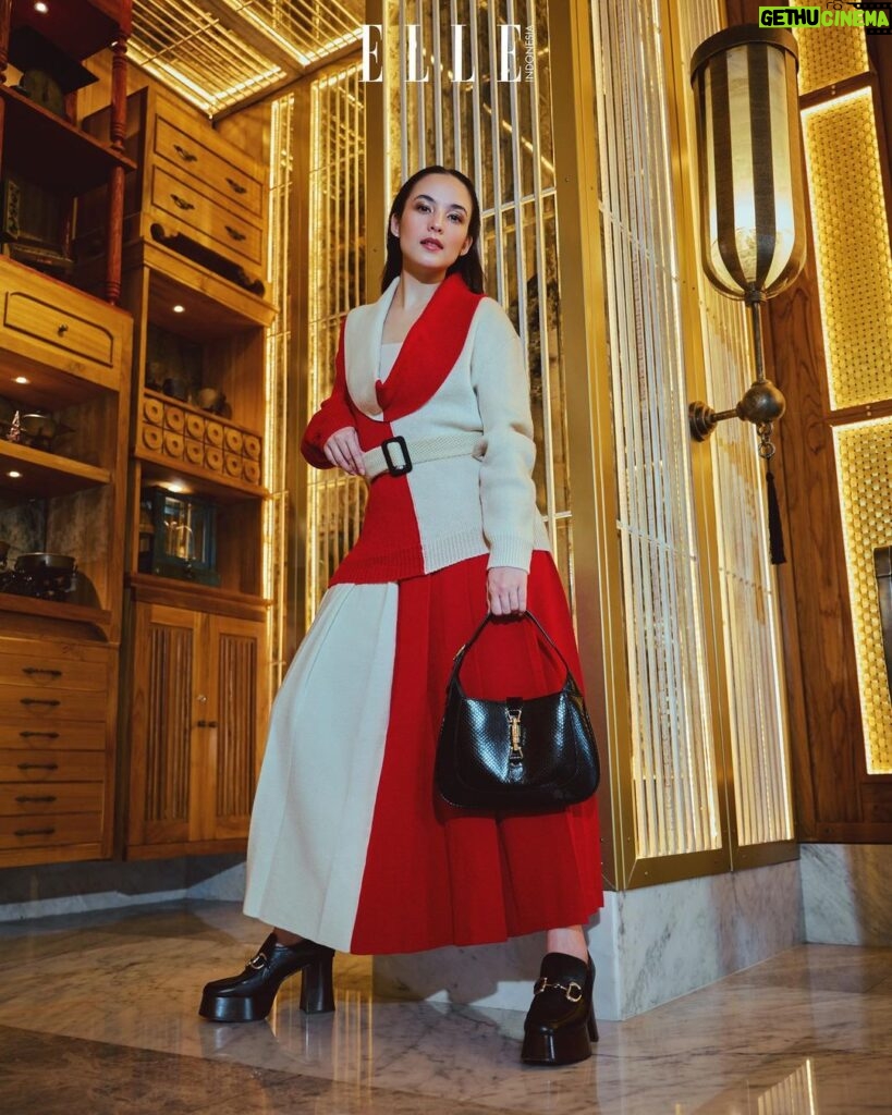 Chelsea Islan Instagram - Obsessed by @gucci’s handbag style that lasts forever. #GucciJackie1961 #Gucci 👜❤ Thank you @gucci and @elleindonesia ✨ The St. Regis Jakarta