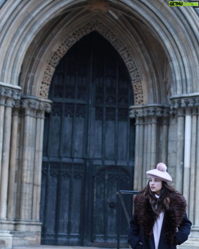 Chelsea Islan Instagram - Merry Christmas & Happy Holidays friends! Lots of love for all of you. Stay blessed & have a jolly one!🎄🌟 This was Christmas in Harrogate, United Kingdom. (2019)