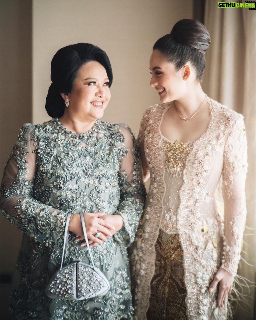 Chelsea Islan Instagram - An everlasting bond. Happy Mothers Day to my beloved Mom. Words can’t describe how much I love you 🤍
