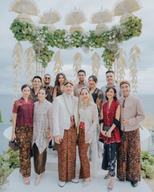 Chelsea Islan Instagram - Love is in the air! Happy to have witnessed the sacred and intimate ceremony of love. Happy wedding @itsmebcl 🤍