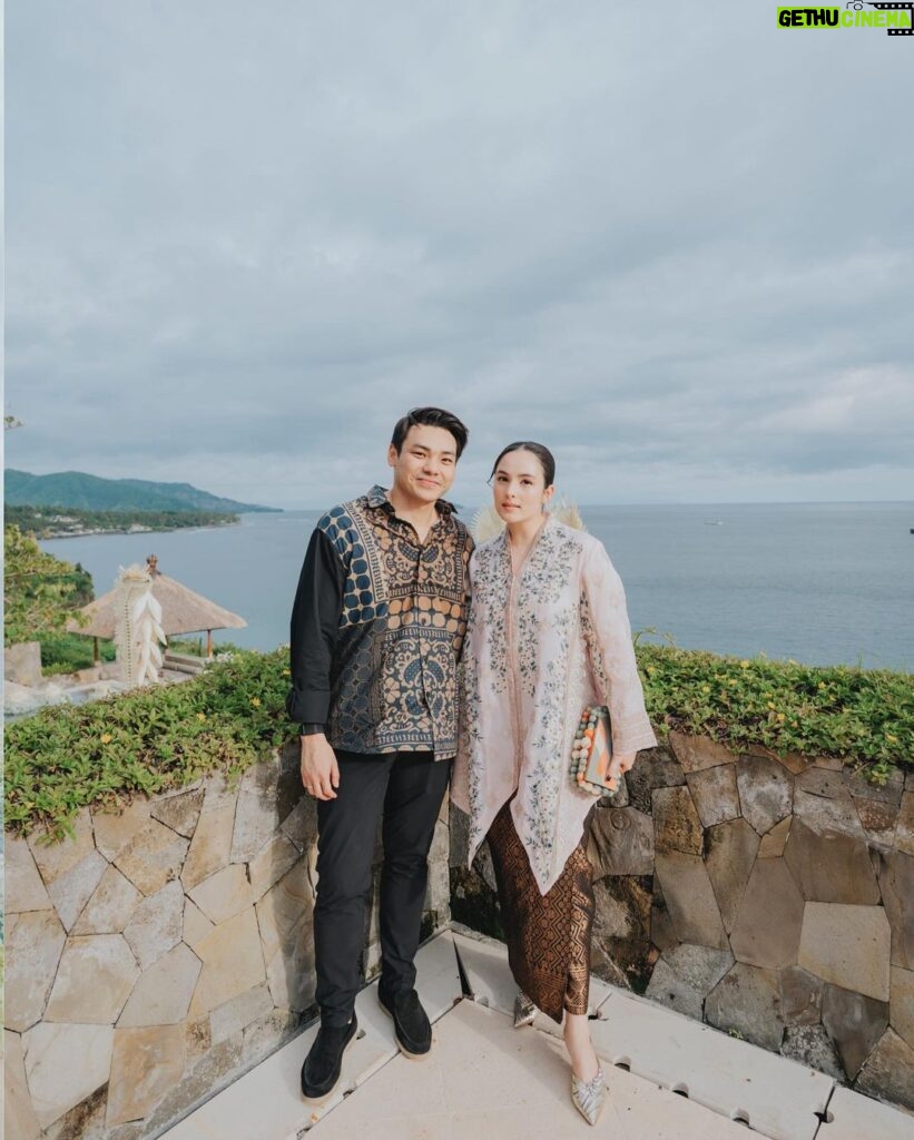 Chelsea Islan Instagram - Love is in the air! Happy to have witnessed the sacred and intimate ceremony of love. Happy wedding @itsmebcl 🤍 Amankila