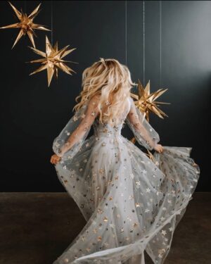 Chelsey Reist Instagram - “what must you do in this life but be courageous?⁣
grace filled and riotous, a lovely, frightening wonder” - alison malee ⁣
⁣
another turn around the sun and i’m even deeper in love; i vow, as always, to never nibble on this life, but to feast. ⁣
⁣
thank you to all who have sat at my table and gorged along with me. i cherish you. ⁣
⁣
here’s to a birth day that is a fulfilled, conscious & intentional milestone of reflection & hope. 

and thank you mom & dad for doin’ it.
