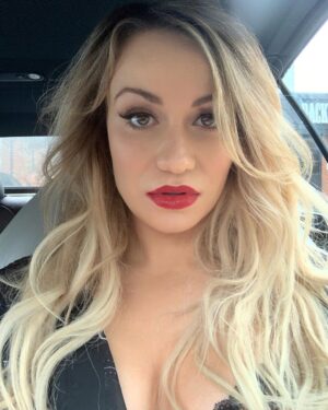 Chelsey Reist Instagram - feelin’ f*ckin’ powerful post audition.
no filter cuz none wanted, none needed. 
the weight of being open in the room is electrifying. 
i’m plugged the fuck in.