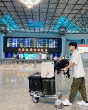 Chen-Kang Tang Instagram - 轉個身份、換個心情、回家玩玩
❤️❤️❤️

@worlds_no_1_gtv 
@brandt.inc 
@gerryoutdoorsjapan 
#gerryoutdoorsjapan 
@evaairways 
#皇璽桂冠艙